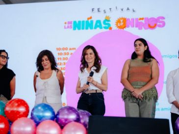 Verónica Delgadillo destacó la importancia del evento para las familias y las infancias de Guadalajara. ESPECIAL / Ayuntamiento de Guadalajara
