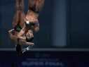 Los mexicanos Alejandra Estudillo Torres y Randal Willars Valdez, durante una de las pruebas de la Súper Final de Clavados celebrada en Pekín. EFE/ A. MARTÍNEZ
