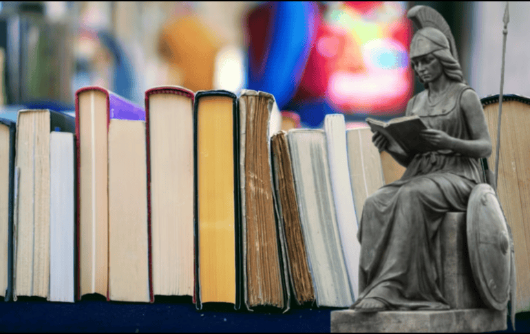A lo largo de sus 57 años de historia, esta feria ha mantenido su esencia: acercar los libros a la población en un espacio abierto, convirtiéndose en una puerta de entrada a la lectura para muchas personas. ESPECIAL/ Unsplash