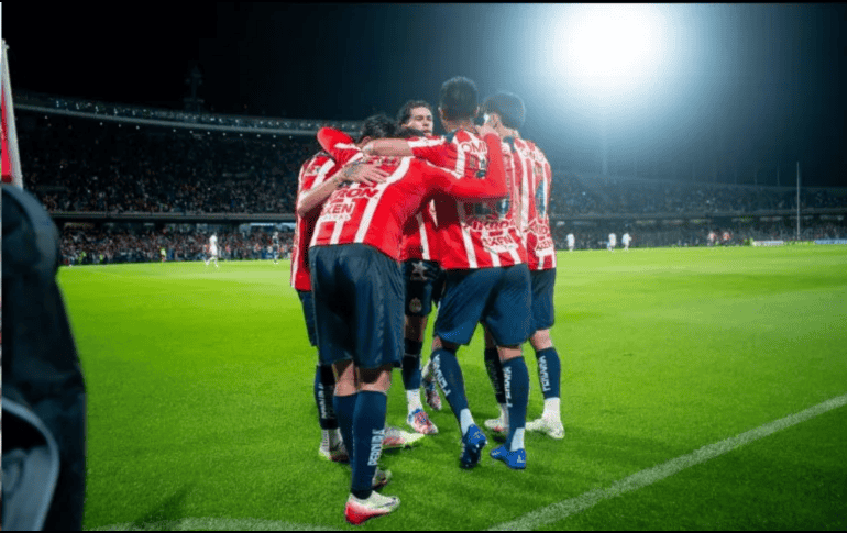 El pasado sábado 2 de mayo, las Chivas visitaron a los Tigres de la UANL en la cancha del Estadio Universitario, donde perdió la contienda. IMAGO7