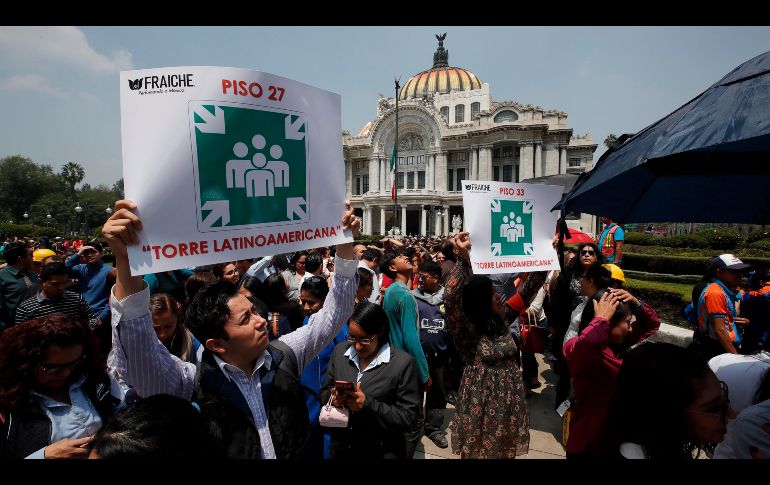 Desalojar los edificios con calma es crucial para el éxito del Primer Simulacro Nación al 2026. EFE/ARCHIVO