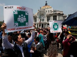 Desalojar los edificios con calma es crucial para el éxito del Primer Simulacro Nación al 2026. EFE/ARCHIVO