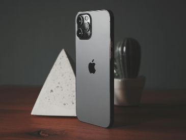 Con iOS 26.5, Apple apuesta por perfeccionar la experiencia diaria del usuario a través de cambios discretos pero significativos. Unsplash