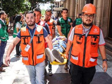 En el caso de Palacio de Gobierno, fueron evacuadas 220 personas, entre ellas, el gobernador de Jalisco, así como un grupo de alrededor de 20 niñas y niños del municipio de Teuchitlán. EL INFORMADOR/ A. Navarro
