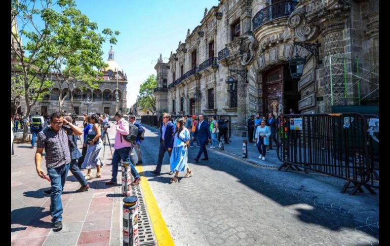 En el caso de Palacio de Gobierno, fueron evacuadas 220 personas, entre ellas, el gobernador de Jalisco, así como un grupo de alrededor de 20 niñas y niños del municipio de Teuchitlán. EL INFORMADOR/ A. Navarro