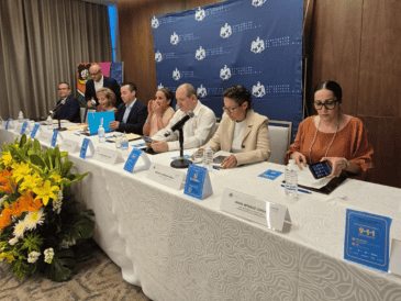 Desde la llegada de los huéspedes con menores de edad en la recepción se piden identificaciones de los menores y los adultos que los acompañan. EL INFORMADOR/J. Velazco