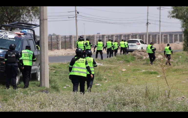 Elementos de Protección Civil, Bomberos y Seguridad Pública acudieron al sitio para iniciar las labores y entrevistarse con familiares de la menor identificada con las iniciales M.V.D.V. ESPECIAL