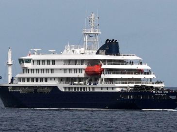 Se tiene previsto que el crucero MV Hondius atraque el próximo sábado en el puerto de Granadilla de Abona, España. AP