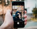 La decisión de aplazar el lanzamiento del iPhone 18 no es un simple capricho, sino una maniobra estratégica calculada al milímetro para evitar un desastre logístico a escala mundial. Unsplash