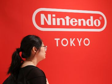 Tezuka ejerció como asistente de dirección y diseñador del videojuego 