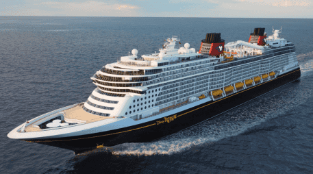 El operativo genero mucha tensión entre los pasajeros del crucero, quienes impactados por la intervención grabaron cómo los trabajadores eran esposados. Disney Cruise Line