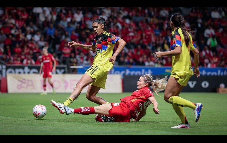 América Femenil dejó claro por qué terminó como líder del torneo con 42 puntos, al desplegar un futbol rápido, dinámico y sólido durante los 90 minutos del primer partido. IMAGO7