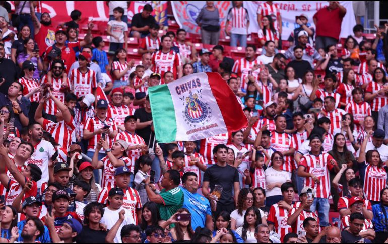 Durante el entrenamiento, los jugadores realizaron ejercicios regenerativos en medio de un ambiente de fiesta. CORTESÍA/ CHIVAS.