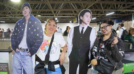 Los fans de BTS se encargaron de poner el ambiente en el Estadio GNP Seguros antes, durante y después de concierto. SUN/S. Cadena