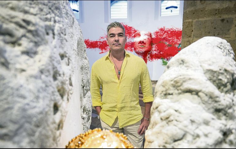 El artista Rogelio Manzo inauguró la muestra “Lumbral de una pasión”, en la Sala Giroleta del Museo Palacio de Gobierno de Jalisco. EL INFORMADOR/ J. Acosta