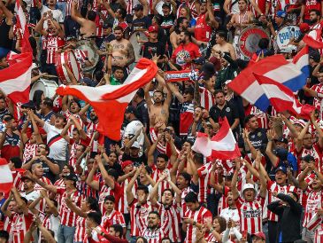 Aficionado de Chivas destacó la reacción del equipo y el protagonismo de los jóvenes en una dramática victoria marcada por la tensión. EL INFORMADOR/ A. NAVARRO.