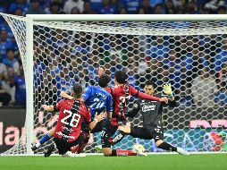 José Paradela anota el gol que sentenció el marcador y dio el pase a semifinales al Cruz Azul. IMAGO7/E. Espinosa