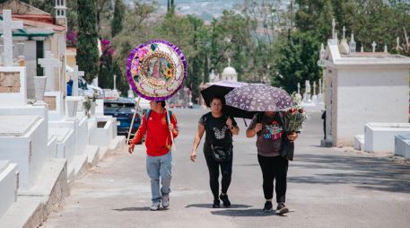 Ante la masiva asistencia que se registra hoy en los cementerios, las autoridades han emitido una serie de recomendaciones para la población. ESPECIAL/Gobierno de Guadalajara