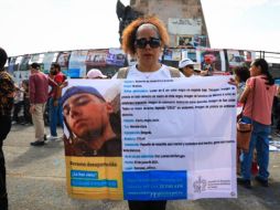 Cada familia llevaba en mano las pancartas, carteles y lonas con los rostros de sus hijas e hijos y sus fichas de búsqueda. EL INFORMADOR/ J. Acosta