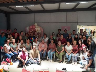 En la cena, celebrada anoche en el marco del Día de las Madres, las mujeres que se encuentran en este centro médico pudieron compartir sus experiencias. ESPECIAL