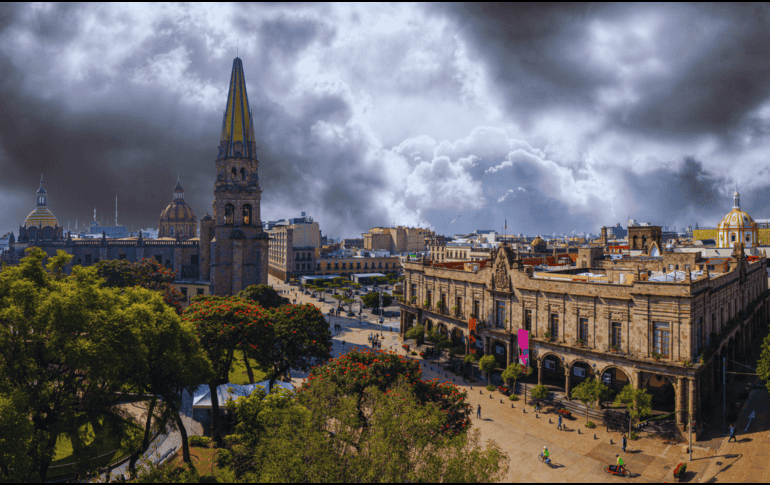 El panorama para el resto de la semana indica que las lluvias intermitentes continuarán al menos hasta el miércoles en Guadalajara. ESPECIAL / CANVA