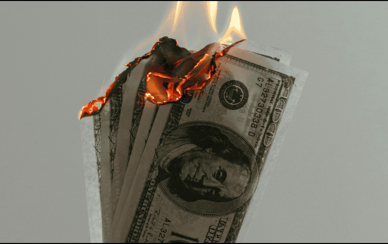 Hoy 11 de mayo el tipo de cambio FIX de acuerdo al Diario Oficial de la Federación (DOF) es de 17.2105 pesos por dólar. UNSPLASH / JP. VALERY