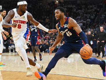 Donovan Mitchell explotó con 43 puntos y Cleveland empató la serie ante Detroit. AFP/ J. MILLER.