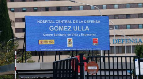 Acceso principal del Hospital Central de la Defensa Gómez Ulla, este miércoles. El paciente español que ha dado positivo provisional por hantavirus y que se encuentra ingresado en el Gómez Ulla presenta desde anoche febrícula y ligera desaturación. EFE/R. Jimenez
