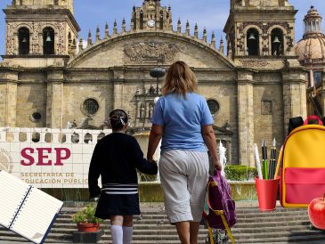 Aunque el calendario general no se recorta, sí habrá medidas especiales en Jalisco. ESPECIAL / EL INFORMADOR y CANVA