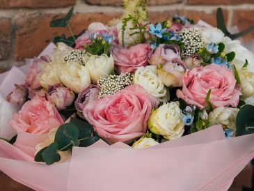 Los ramos de flores siempre serán una opción adecuada para regalar. ESPECIAL/PEXELS