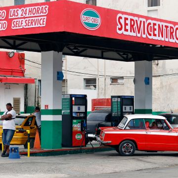 Entre las medidas aplicadas por EU a Cuba destaca el bloqueo petrolero, que ha impedido casi totalmente la llegada de crudo importado a la isla. EFE/E. Mastrascusa