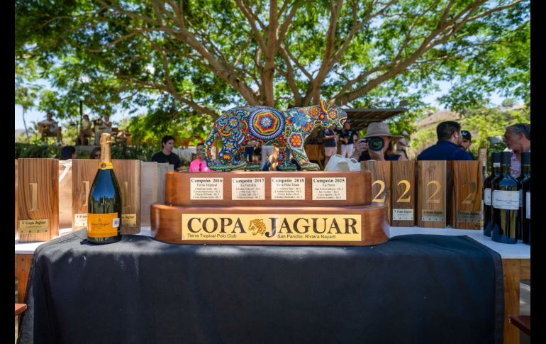Trofeo de la Copa Jaguar. GENTE BIEN JALISCO / V Copa Jaguar