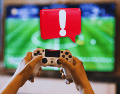 Si el jugador abandona sus estudios o se aísla por completo de su familia, es una señal de alerta innegable. ESPECIAL / CANVA