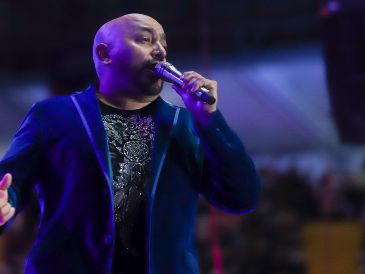 Aunque el robo de sus botas lo tomó por sorpresa, Lupillo Rivera continuó con el concierto entre risas. EL INFORMADOR/ARCHIVO