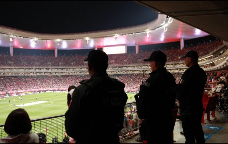 Autoridades recomiendan a la afición llegar al menos tres horas antes al Estadio Jalisco, así como evitar llevar objetos punzocortantes y pirotecnia. ESPECIAL / Comisaría de Guadalajara