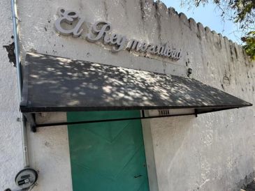 A través de redes sociales, el escritor y empresario Ed Hopfner anunció el cierre definitivo de El Rey Mezcalería, espacio fundado en 2008 y considerado por muchos como una referencia obligada de la vida nocturna tapatía. EL INFORMADOR / H. Navarro