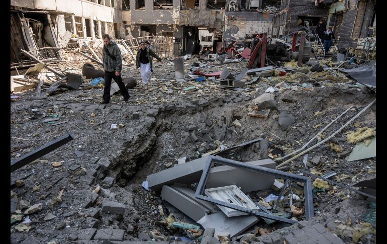 Rusia lanzó durante la madrugada de este jueves uno de los mayores ataques contra Kiev desde el inicio de la guerra, con cientos de drones y decenas de misiles que dejaron al menos 12 muertos y decenas de heridos. EFE / M. Marusenko