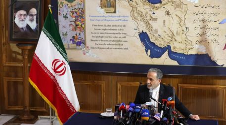 El ministro de Asuntos Exteriores de Irán, Abás Araqchí, durante una rueda de prensa. EFE/EPA/R. Gupta