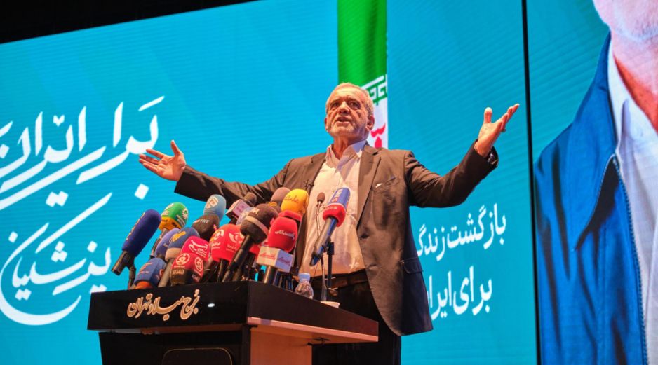 El presidente iraní, Masud Pezeshkian, reconoció la postura del Papa León XIV mientras persiste la tensión en el estrecho de Ormuz. EFE / J. León