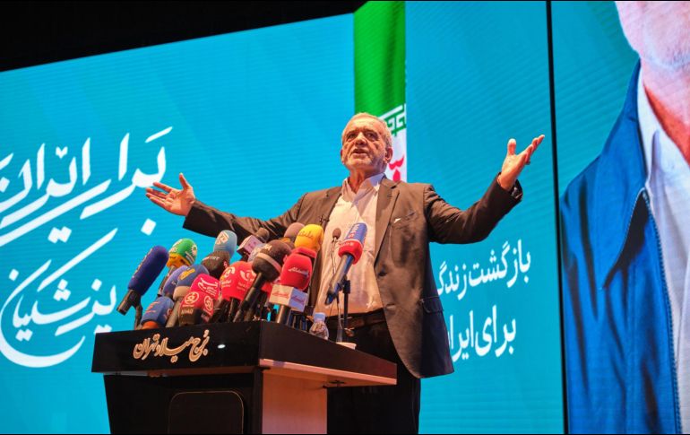 El presidente iraní, Masud Pezeshkian, reconoció la postura del Papa León XIV mientras persiste la tensión en el estrecho de Ormuz. EFE / J. León