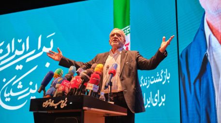 El presidente iraní, Masud Pezeshkian, reconoció la postura del Papa León XIV mientras persiste la tensión en el estrecho de Ormuz. EFE / J. León