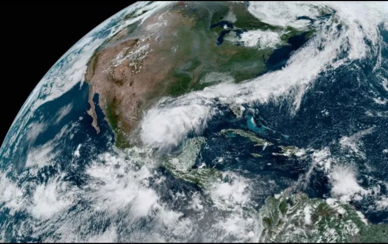 Especialistas advierten riesgos de sequías severas, huracanes intensos y lluvias extremas en distintas regiones del país. AFP/ NOAA.