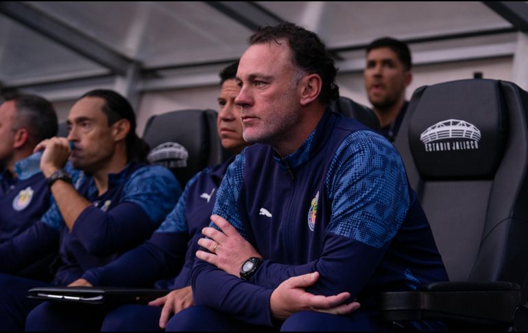 Milito optó por colocar futbolistas en posiciones poco habituales, una decisión que terminó afectando directamente el funcionamiento defensivo del equipo. IMAGO7.