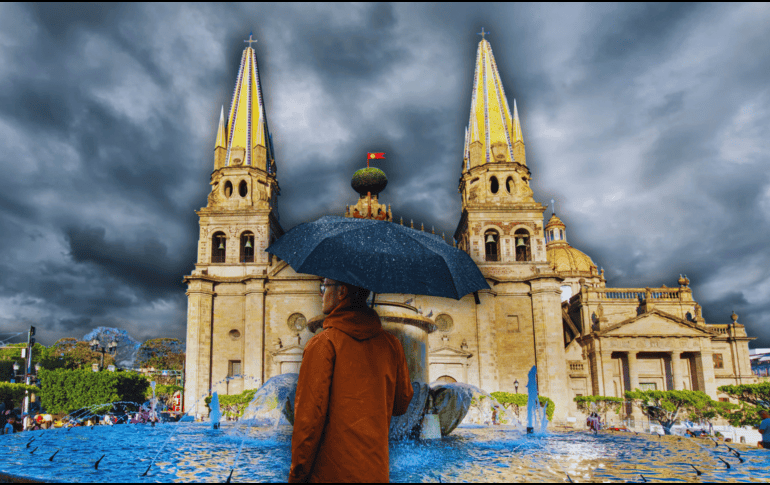 Descubre qué municipios registran precipitaciones ahora mismo, cómo evolucionará el clima durante la tarde y qué precauciones debes tomar al salir de casa o conducir hoy. ESPECIAL / CANVA