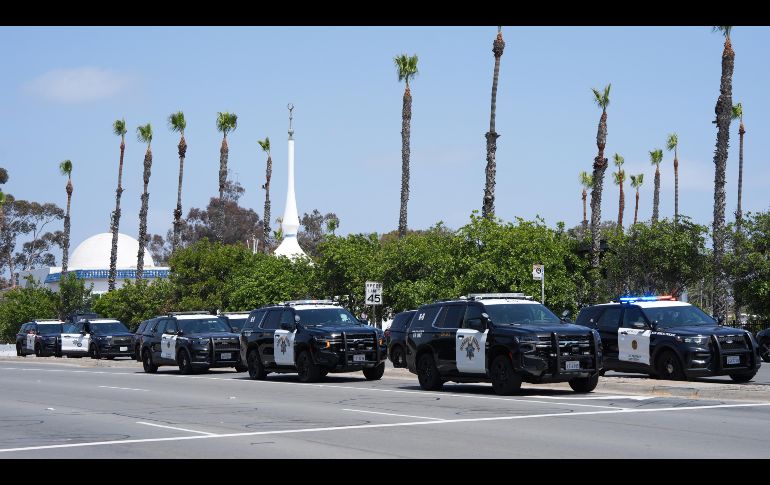 La policía de San Diego desplegó un fuerte operativo en el Centro Islámico de San Diego luego del atentado. EFE/O. Alonso