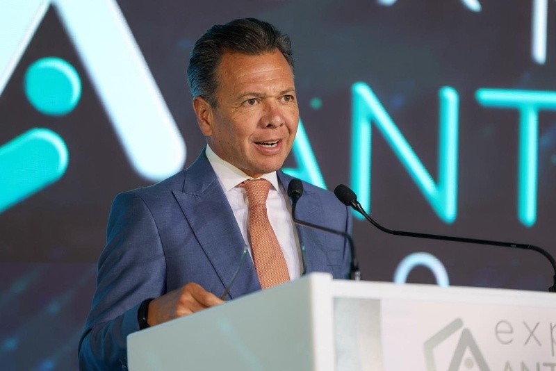 Lemus declaró que se realizan grandes obras de infraestructura para la ciudad, como la modernización del ingreso a la ciudad desde el Aeropuerto Internacional de Guadalajara. EL INFORMADOR / A. Navarro