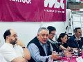 El dirigente de Somos México, Guadalupe Acosta Naranjo, presentó el documento del INE y aseguró que la organización ha cumplido con los requisitos establecidos en la ley. SUN/ESPECIAL