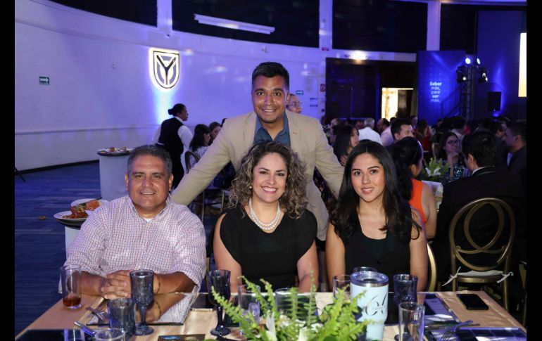Ramón Esparza, Octavio Torres, Erika Lecourtois y Lina Reséndiz. GENTE BIEN JALISCO / Universidad UNIVA Guadalajara