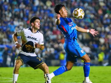 Pumas apostó por un bloque compacto, priorizando cerrar los caminos interiores y evitando que Cruz Azul encontrara ventajas entre líneas. IMAGO7