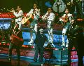 Con un Auditorio Telmex casi a reventar -pero sin el lleno total-, el cantante sinaloense dejó en claro una vez más el cariño desmedido que le tiene el público tapatío. EL INFORMADOR / A. Navarro